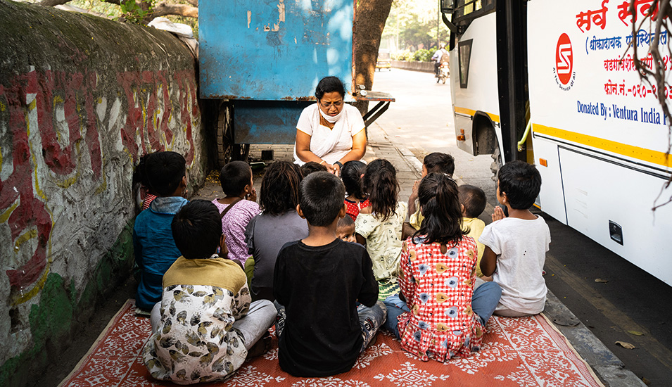 Das fahrende Klassenzimmer der Steyler in Indien
