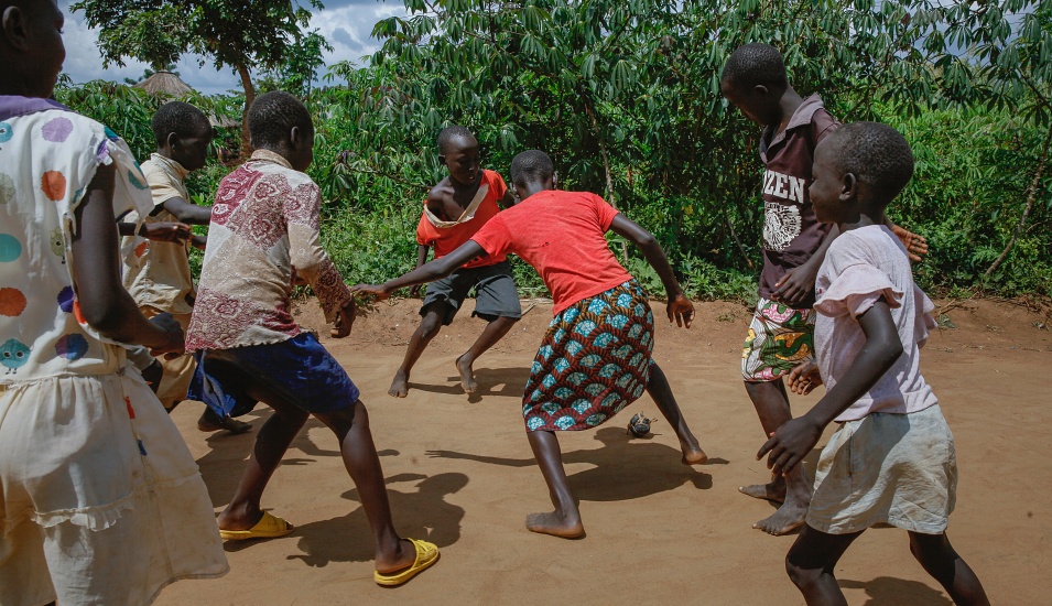 Fußballspielen ist die liebste Freizeitbeschäftigung der Kinder in Bidi Bidi