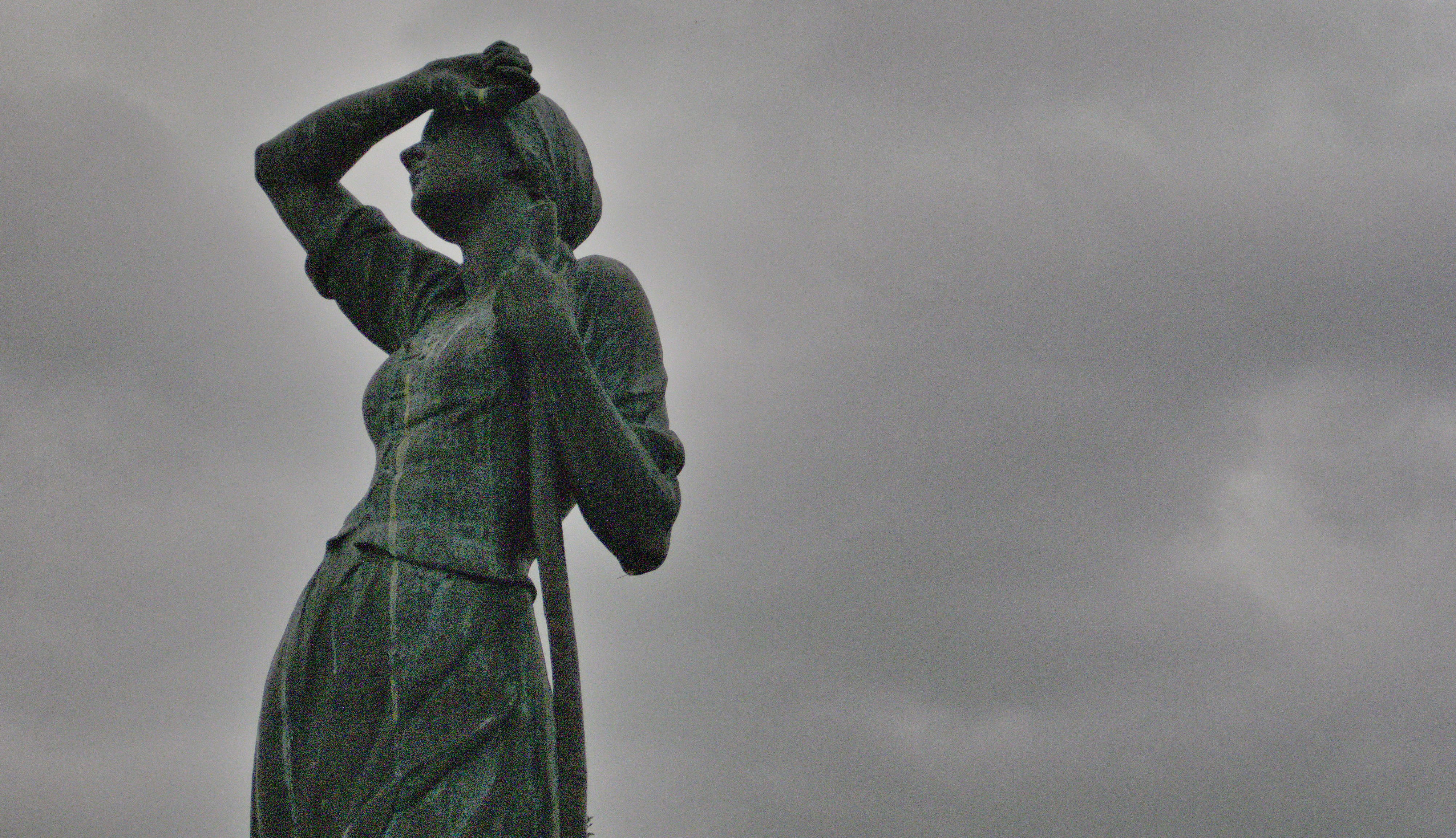 Die Statue in Kehl Foto einer Frauenstatue in Kehl