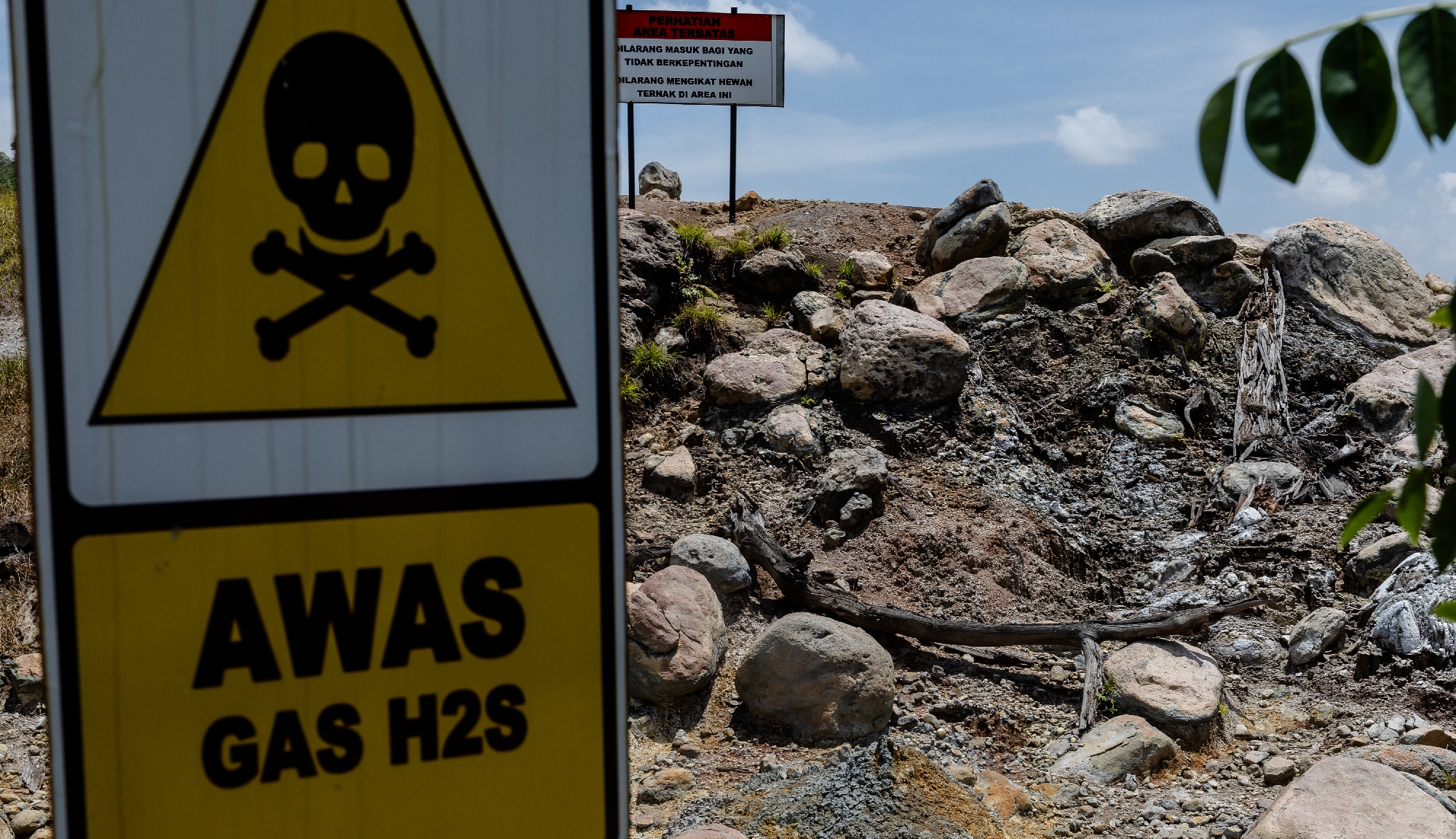 Das Borloch war nur kurz in Betrieb, doch die Folgen sind weitreichend Eines der Warnschilder am Bohrloch