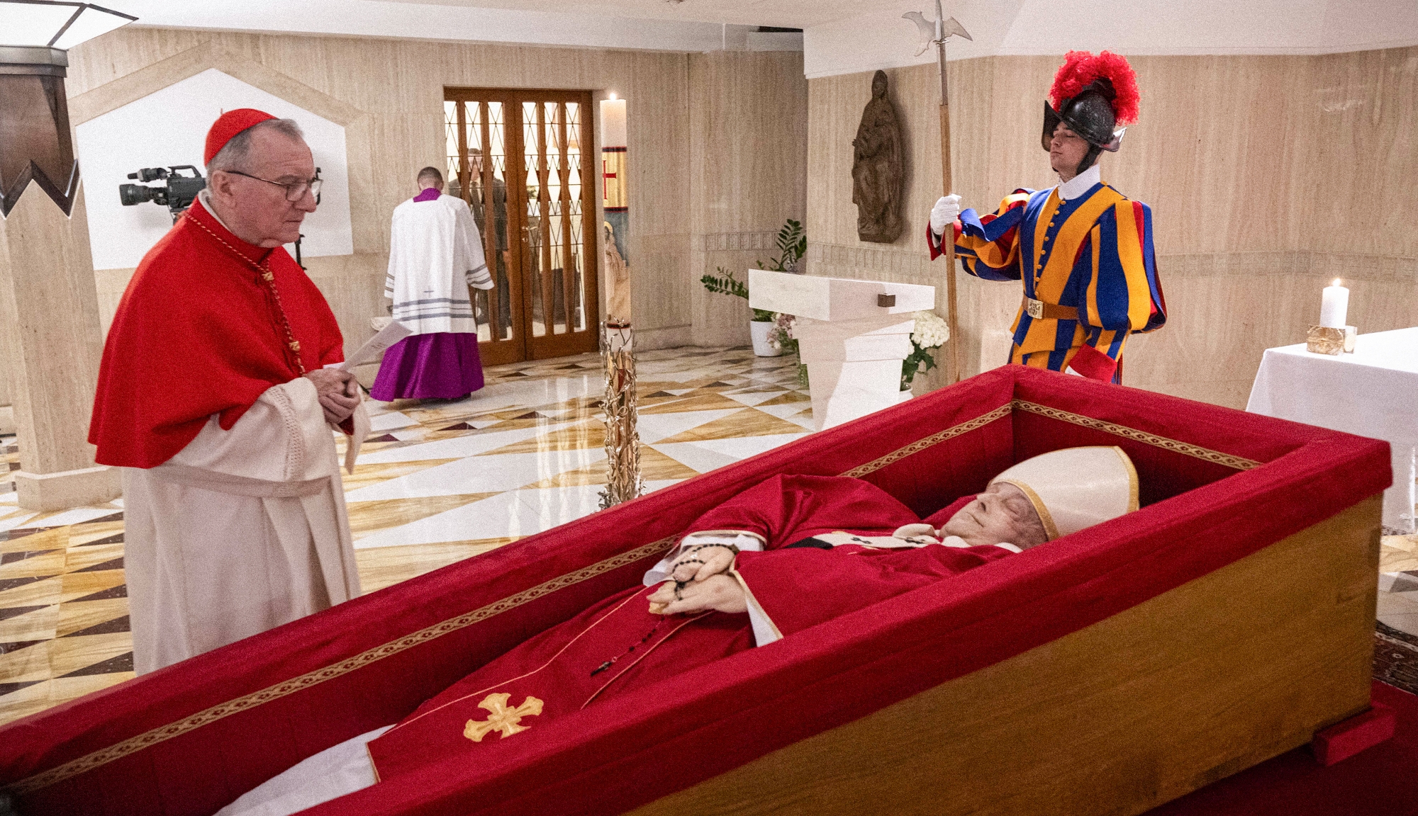 Papst Franziskus wird im offenen Sarg aufgebahrt