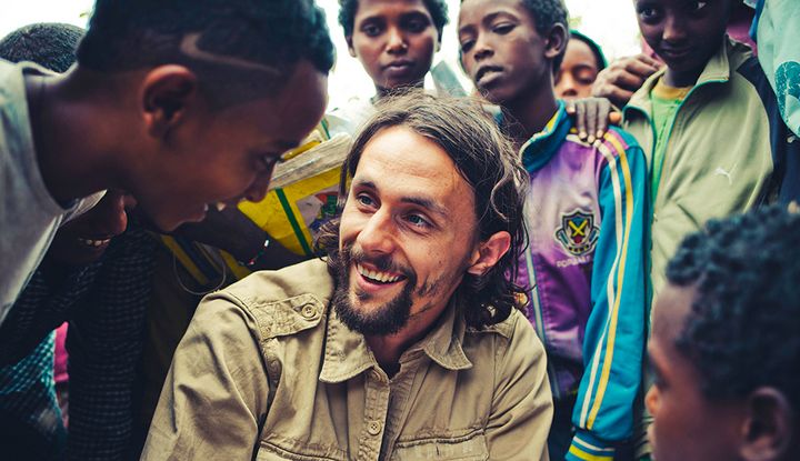 Neven Subotić baut mit seiner Stiftung Brunnen in Afrika