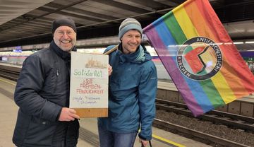 Foto von Franz Helm SVD (links) und Emanuel Huemer SVD (rechts) auf einer Demo