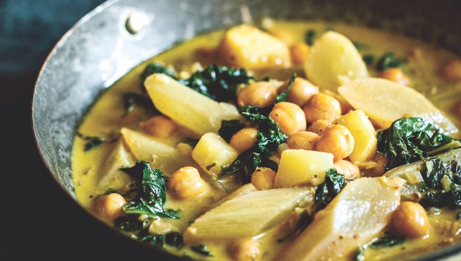 Curry mit Schwarzwurzeln, Grünkohl und Apfel
