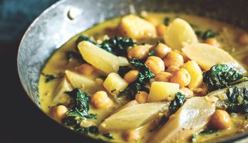 Curry mit Schwarzwurzeln, Grünkohl und Apfel