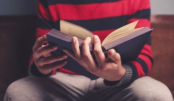 Ich möchte die Bibel wiederentdecken. Wie fange ich das an, Pater Kreuzer?