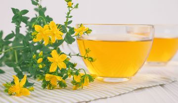 Johanniskraut, Tee, Gläser