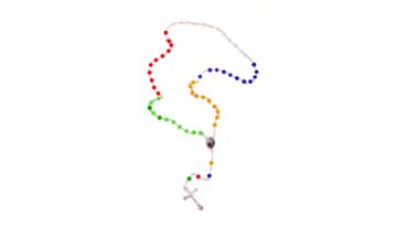 Rosenkranz mit farbigen Perlen
