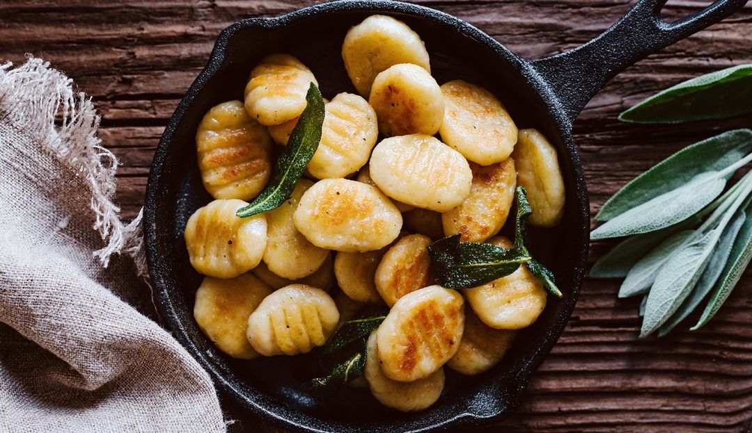 Aus dem Klostergarten inspiriert: Erdäpfellaiberl – Gnocchi auf österreichisch Erdäpfellaiberl mit Salbei