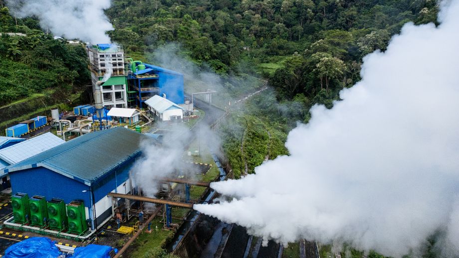 Das Geothermiekraftwerk in Ulumbu, Indonesien