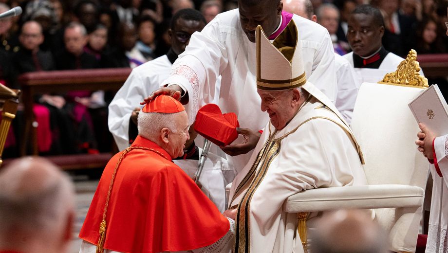 László Német SVD empfängt die Kardinalswürde von Papst Franziskus