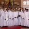 Novizen in weissen Gewändern 