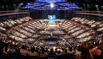 Eine Kirche so groß wie ein Stadion