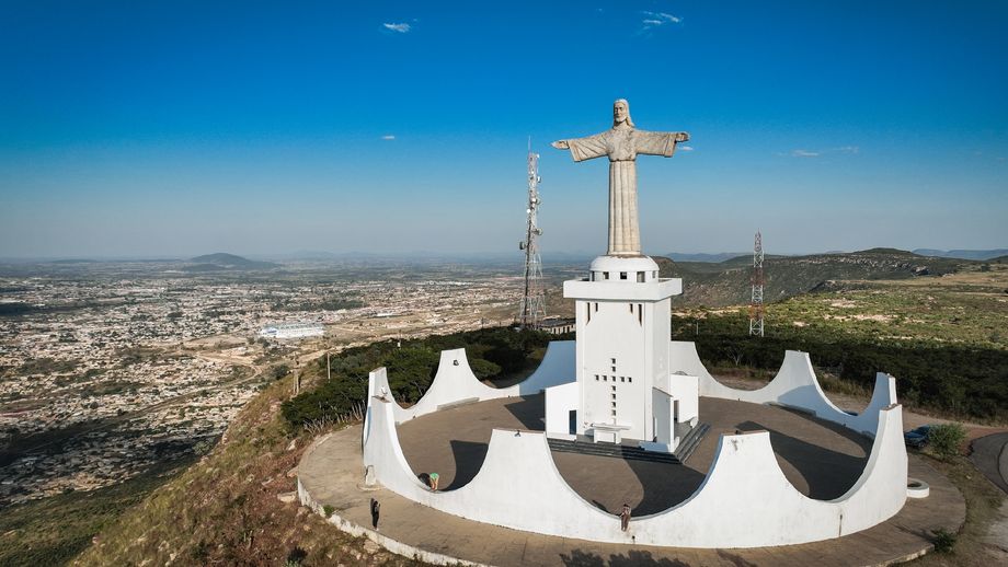 Foto einer Statue von Jesus mit ausgebreiteten Armen in Angola