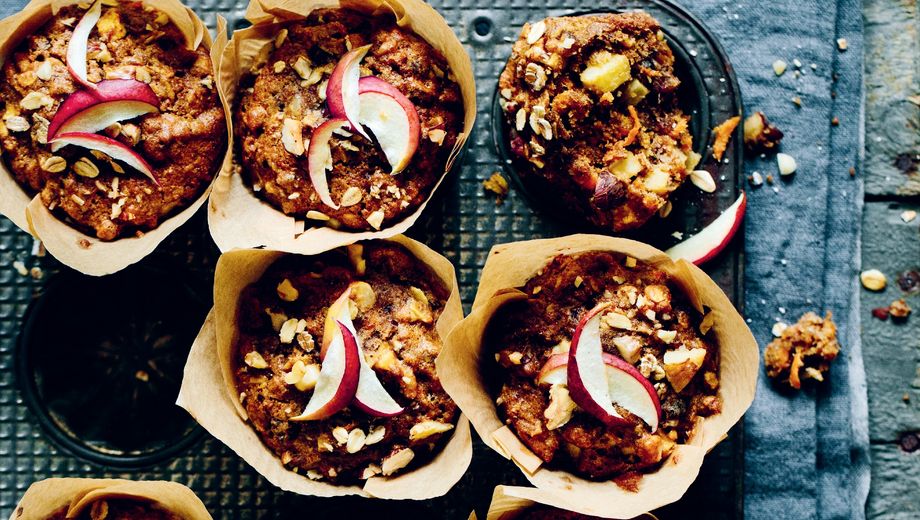 Muffins aus Vollkornmehl, Haferflocken, Nüssen und Trockenfrüchten